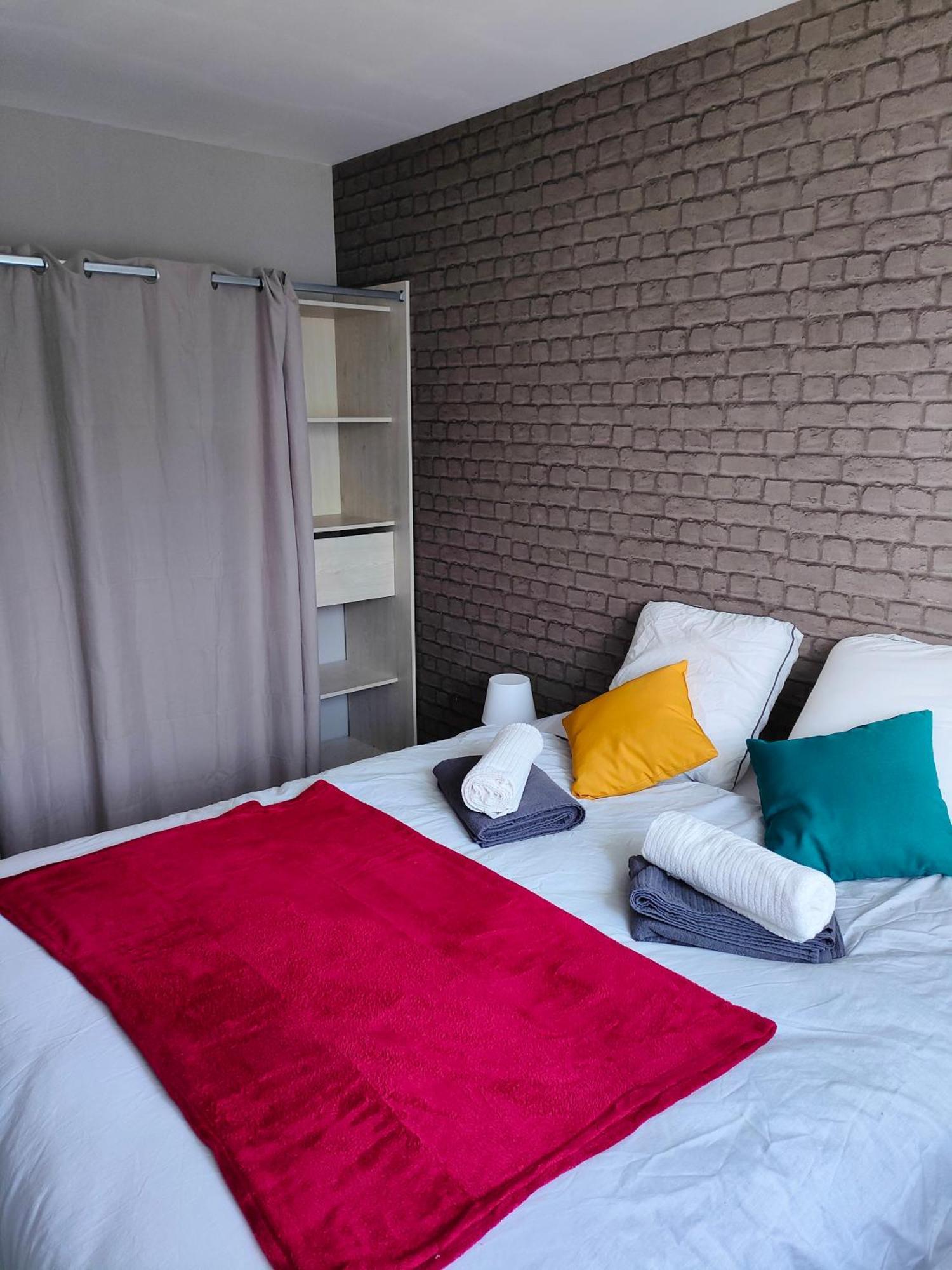 Chaleureux Appartement. Dinan Kamer foto